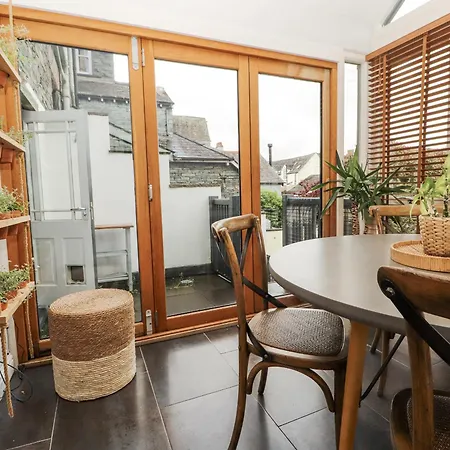 43 Station Road Κέσγουικ