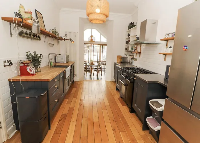 43 Station Road كيسويك