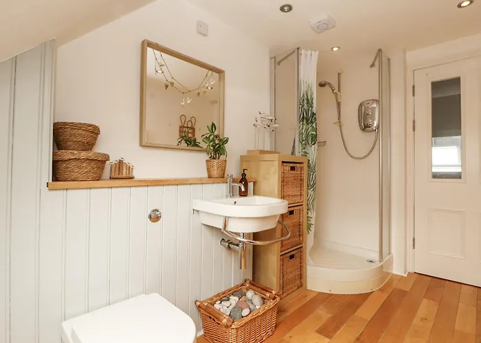 43 Station Road * كيسويك