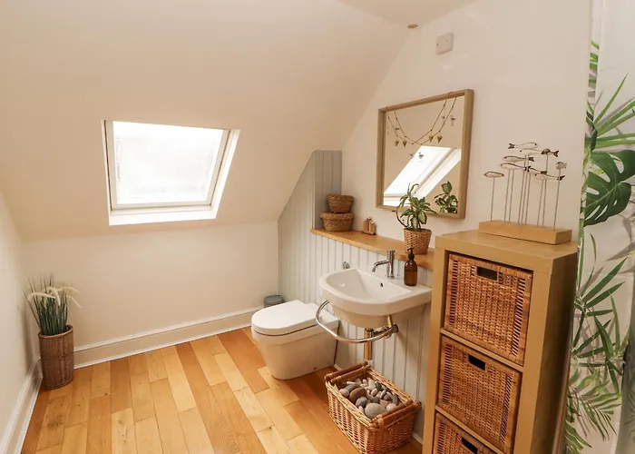 43 Station Road * كيسويك